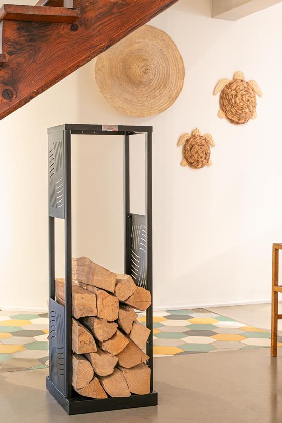 Soporte esencial para leña, recto, negro.